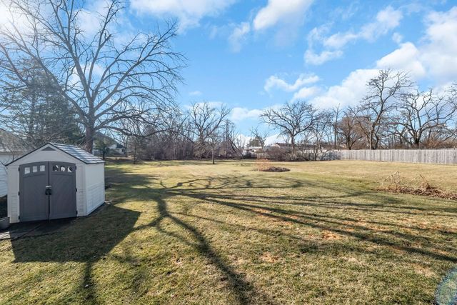 141 Walnut Street, Libertyville, IL 60048