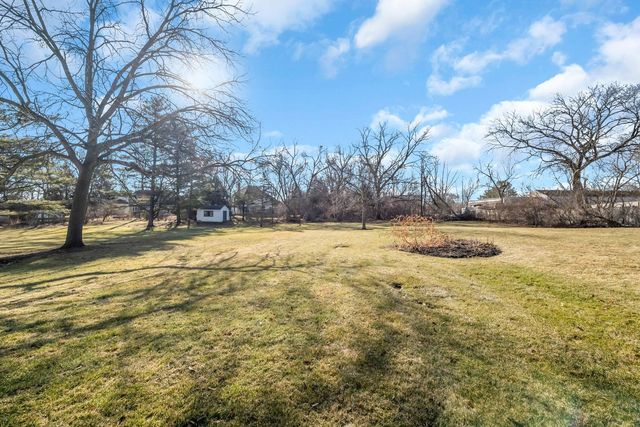 141 Walnut Street, Libertyville, IL 60048