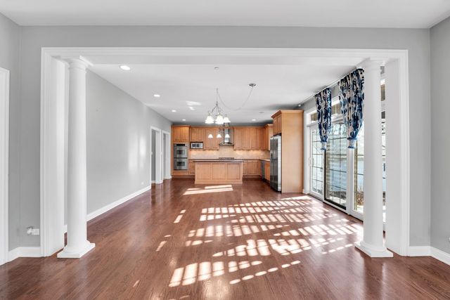 141 Walnut Street, Libertyville, IL 60048