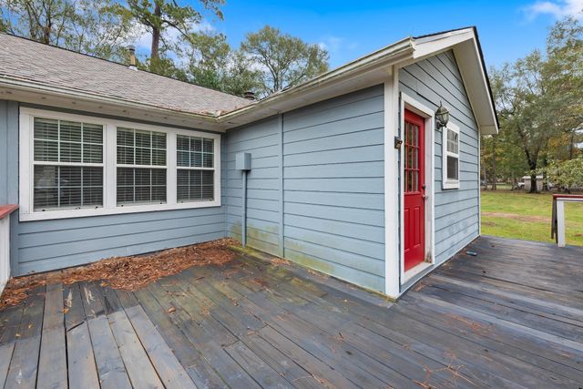 20024 W Lakeshore Dr, Magnolia, TX 77355