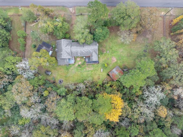 20024 W Lakeshore Dr, Magnolia, TX 77355