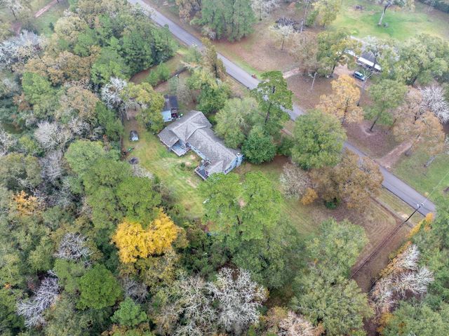 20024 W Lakeshore Dr, Magnolia, TX 77355