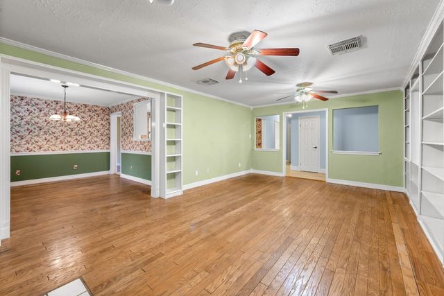 20024 W Lakeshore Dr, Magnolia, TX 77355