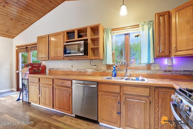 18607 Little Cape Circle, Eagle River, AK 99577