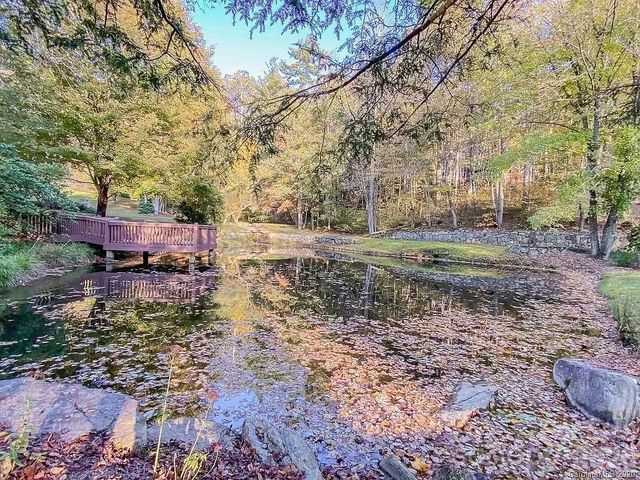 215 Crossvine Trail 11, Hendersonville, NC 28739