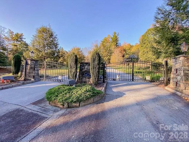 215 Crossvine Trail 11, Hendersonville, NC 28739