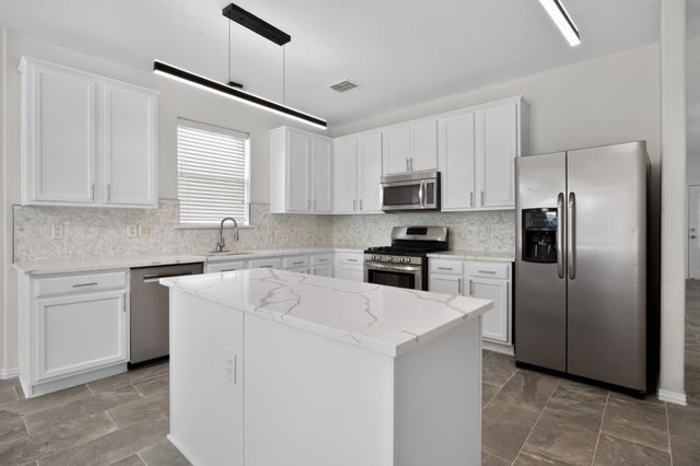 1521 Stanford Drive, Van Alstyne, TX 75495