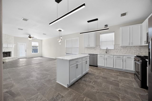 1521 Stanford Drive, Van Alstyne, TX 75495