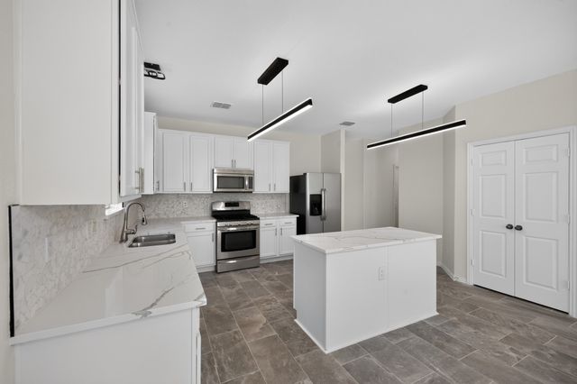 1521 Stanford Drive, Van Alstyne, TX 75495