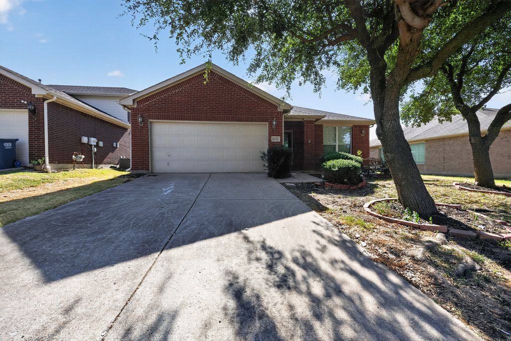 1521 Stanford Drive, Van Alstyne, TX 75495