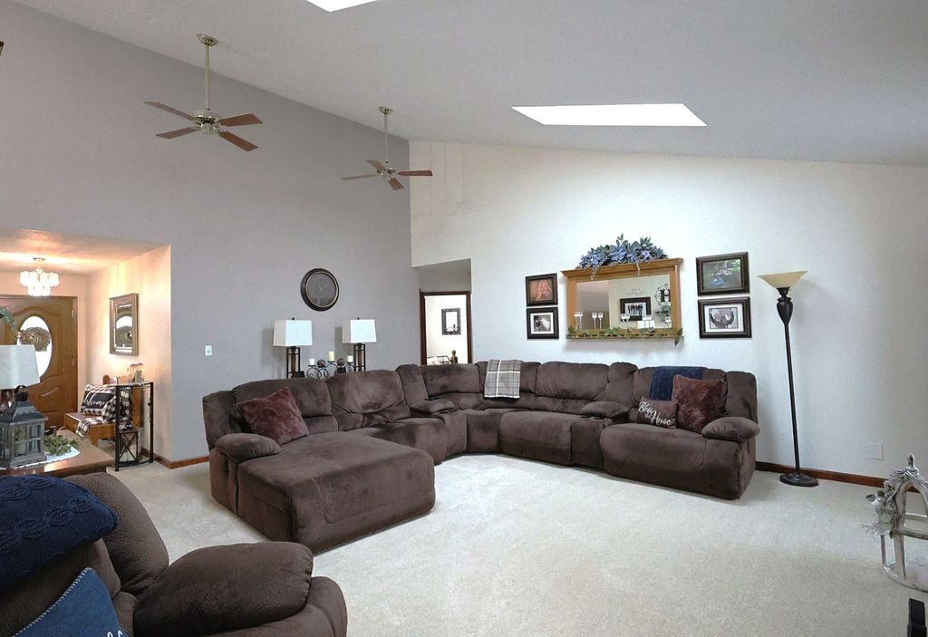 Image 11 of property listing at 2861 College Street Road, Salem, IL 62881