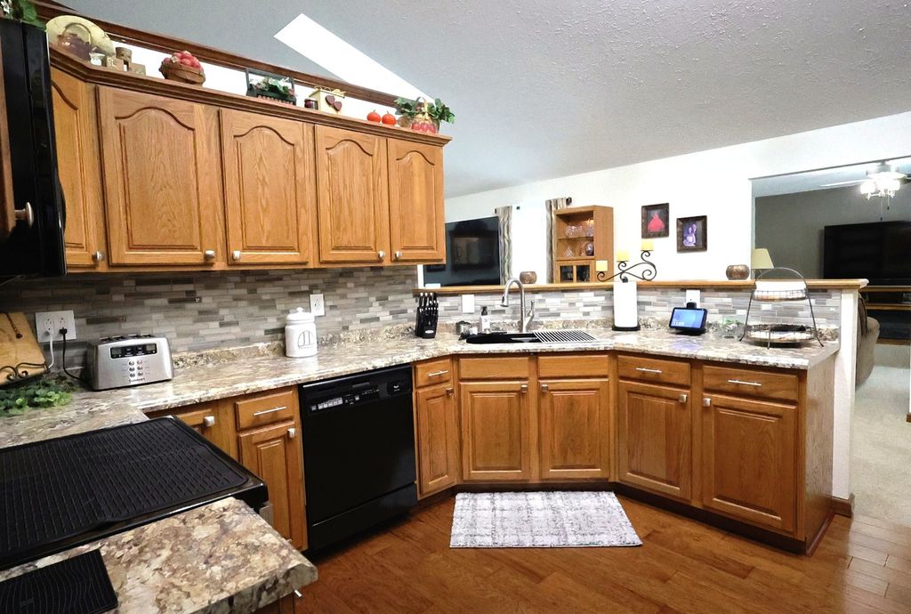 Image 15 of property listing at 2861 College Street Road, Salem, IL 62881