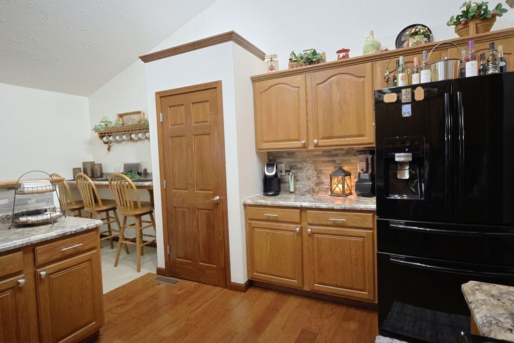 Image 16 of property listing at 2861 College Street Road, Salem, IL 62881