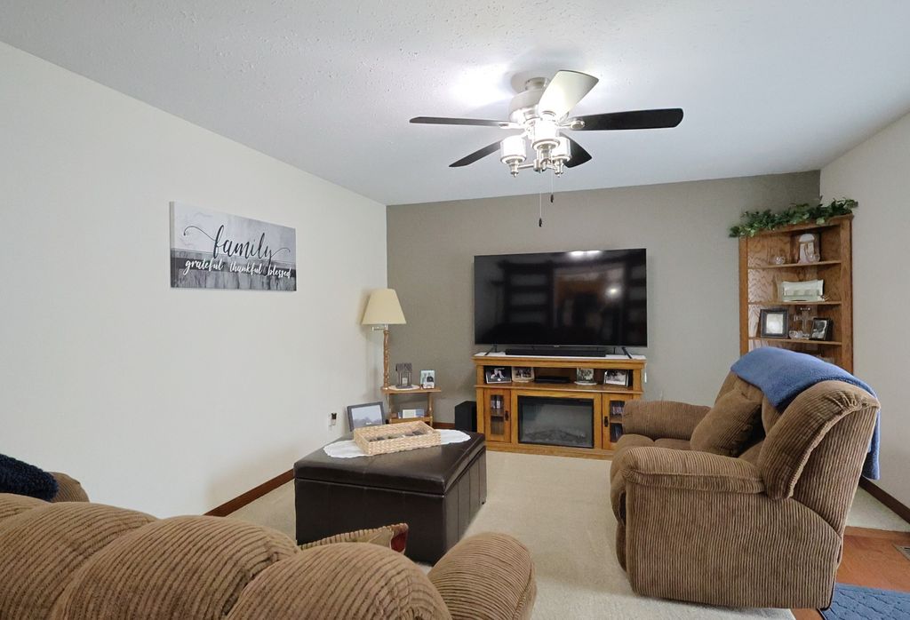 Image 17 of property listing at 2861 College Street Road, Salem, IL 62881