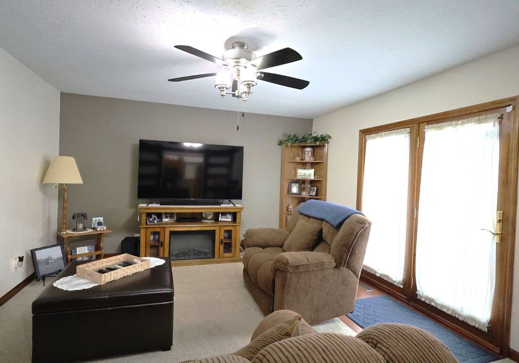 Image 18 of property listing at 2861 College Street Road, Salem, IL 62881