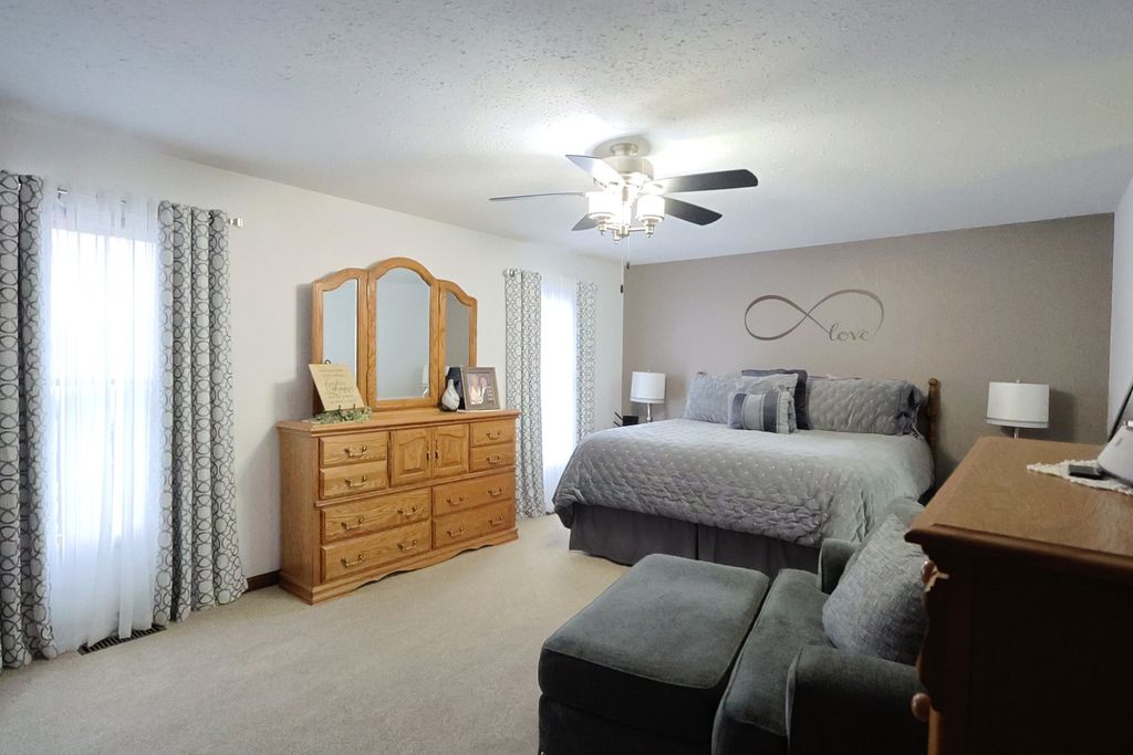 Image 20 of property listing at 2861 College Street Road, Salem, IL 62881