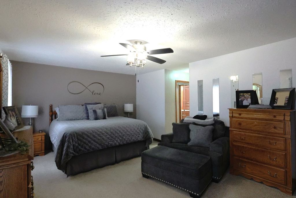 Image 21 of property listing at 2861 College Street Road, Salem, IL 62881