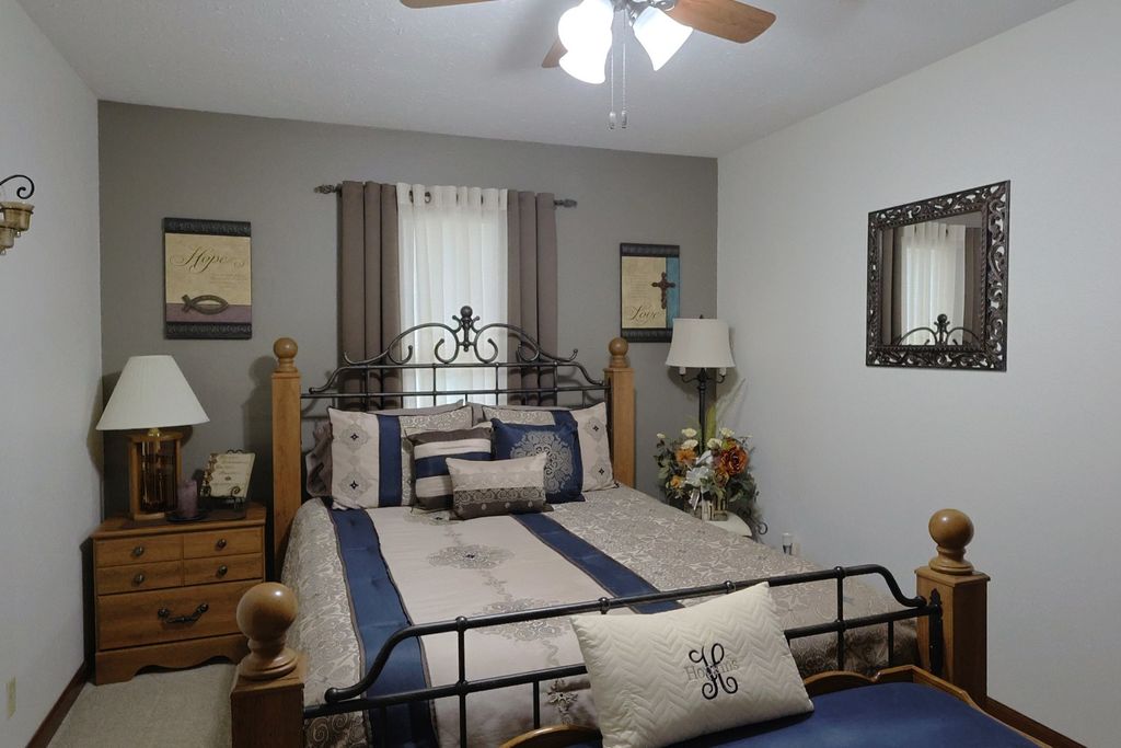 Image 29 of property listing at 2861 College Street Road, Salem, IL 62881