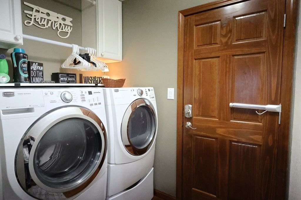 Image 32 of property listing at 2861 College Street Road, Salem, IL 62881