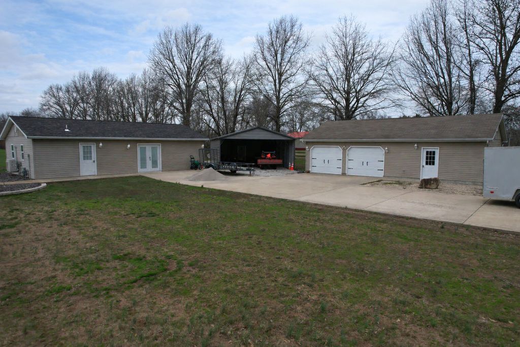 Image 33 of property listing at 2861 College Street Road, Salem, IL 62881
