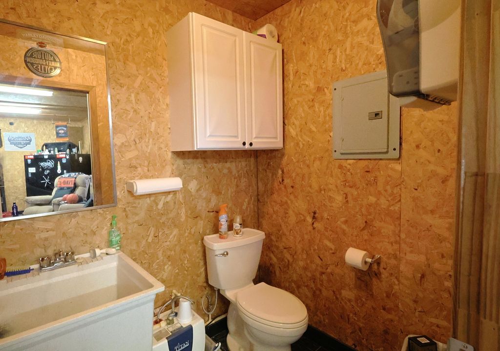 Image 34 of property listing at 2861 College Street Road, Salem, IL 62881