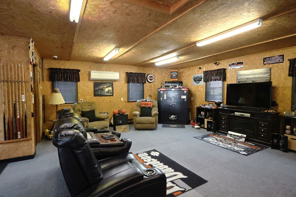 Image 36 of property listing at 2861 College Street Road, Salem, IL 62881