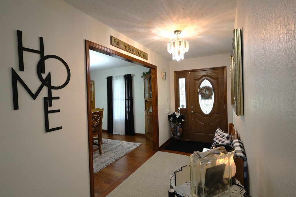 Image 5 of property listing at 2861 College Street Road, Salem, IL 62881