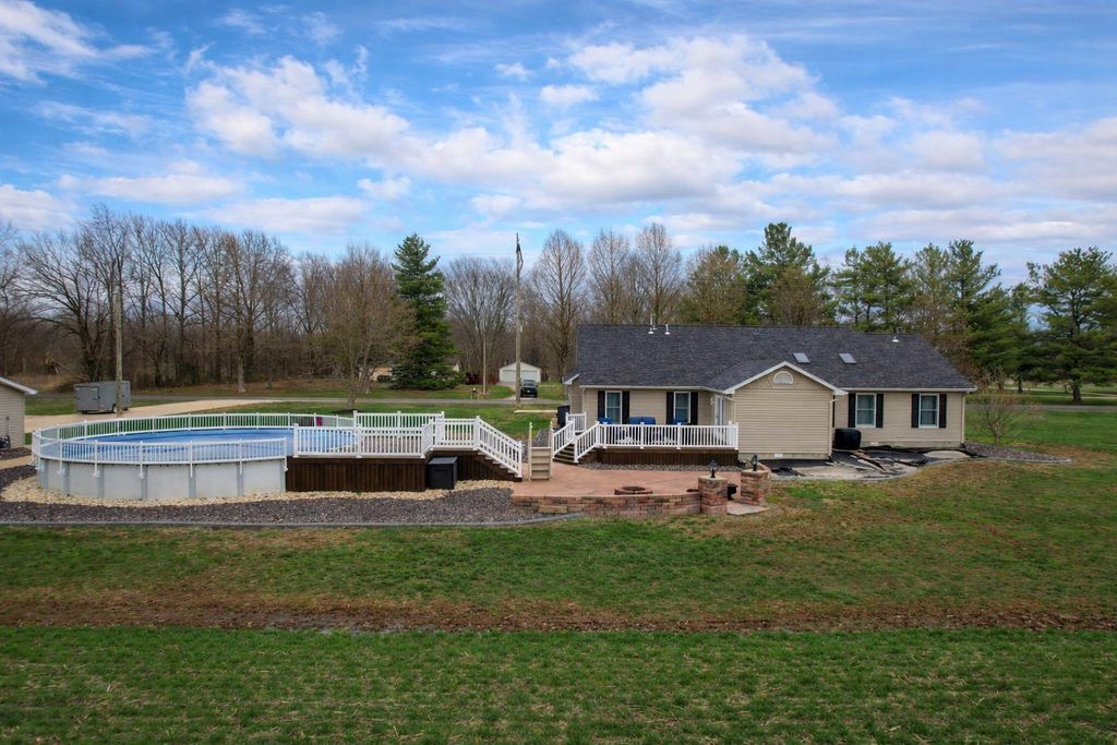 Image 41 of property listing at 2861 College Street Road, Salem, IL 62881