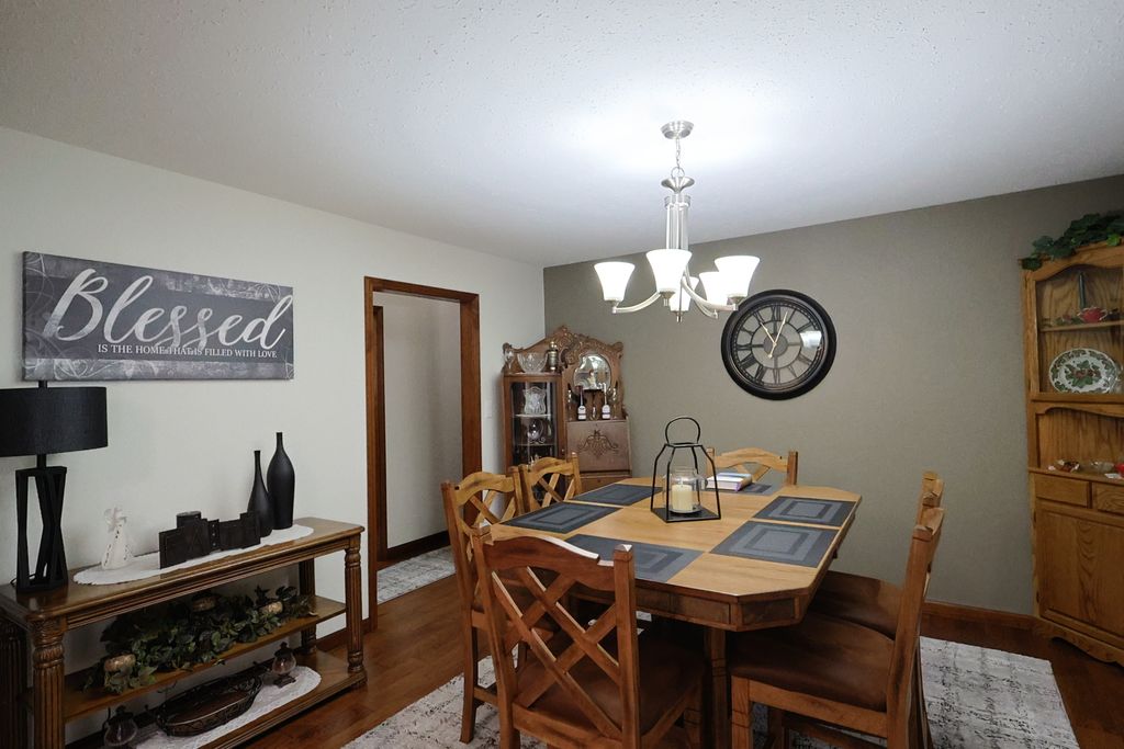 Image 6 of property listing at 2861 College Street Road, Salem, IL 62881