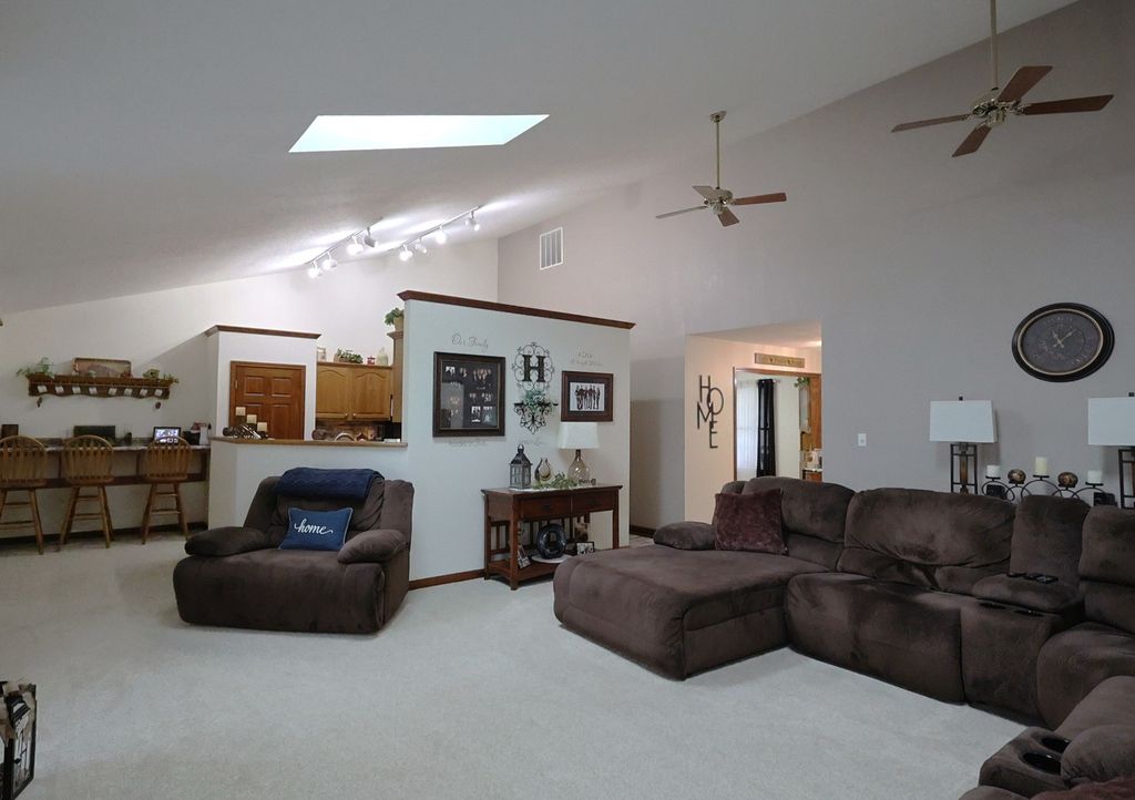 Image 10 of property listing at 2861 College Street Road, Salem, IL 62881