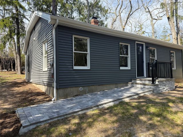 2288 River Road, Calverton, NY 11933