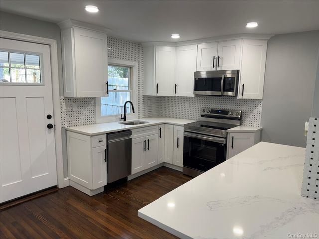2288 River Road, Calverton, NY 11933