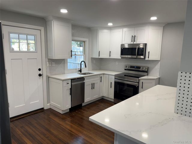 2288 River Road, Calverton, NY 11933