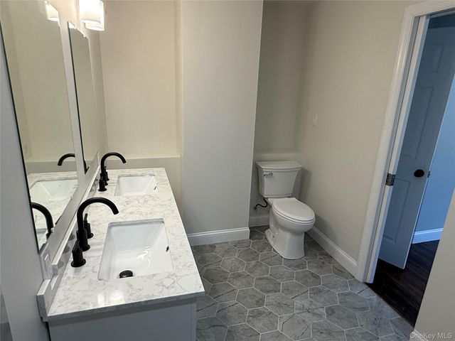 2288 River Road, Calverton, NY 11933