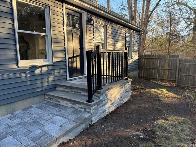 2288 River Road, Calverton, NY 11933