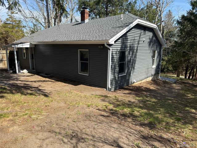 2288 River Road, Calverton, NY 11933