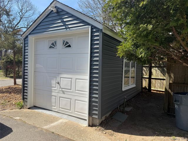 2288 River Road, Calverton, NY 11933