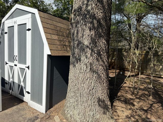 2288 River Road, Calverton, NY 11933