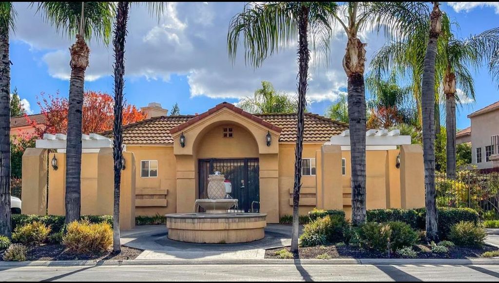 Image 31 of property listing at 645 E Champlain Drive # 123, Fresno, CA 93730