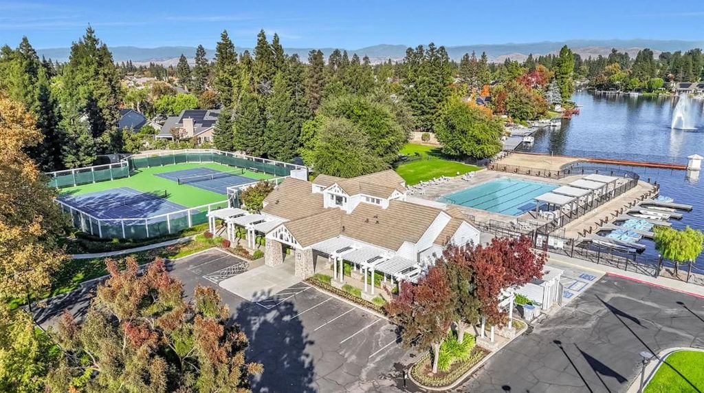 Image 33 of property listing at 645 E Champlain Drive # 123, Fresno, CA 93730