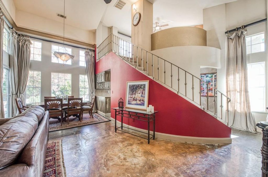 Image 5 of property listing at 645 E Champlain Drive # 123, Fresno, CA 93730