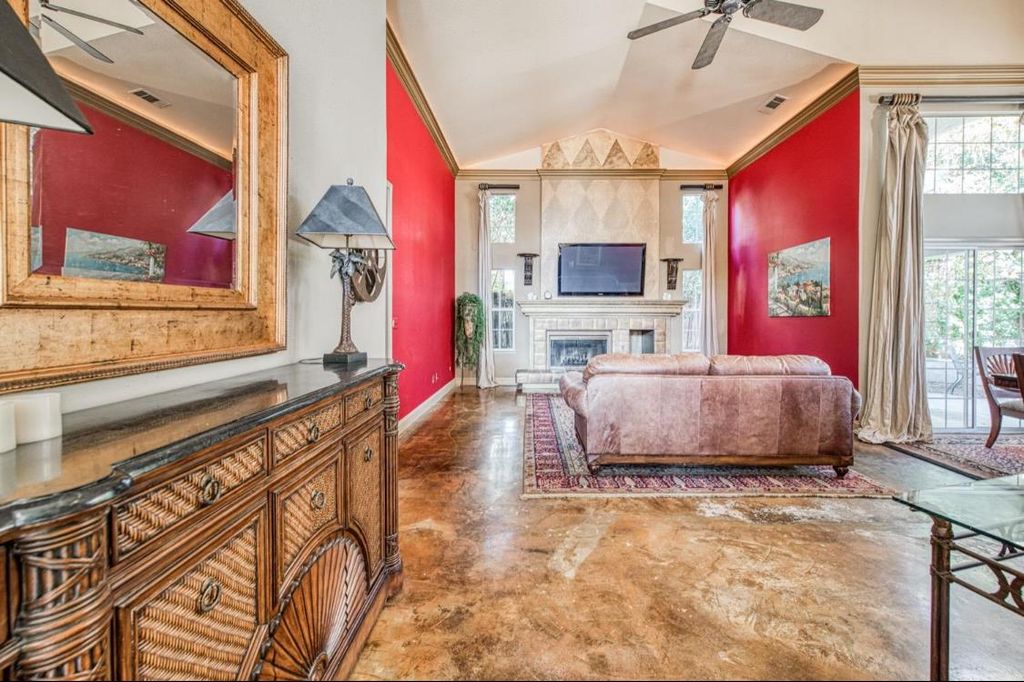 Image 9 of property listing at 645 E Champlain Drive # 123, Fresno, CA 93730