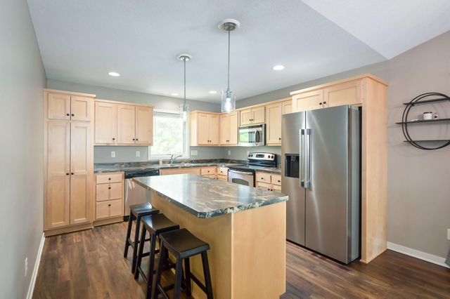 1003 Farrell Street S, Maplewood, MN 55119