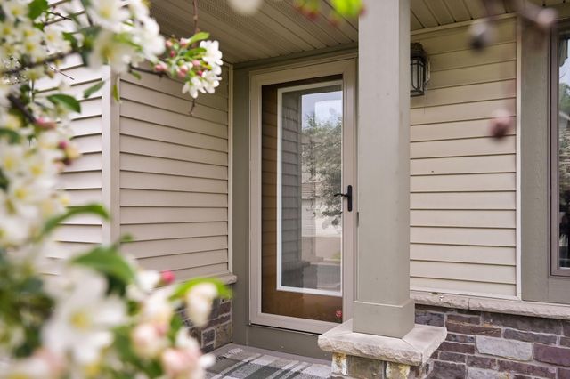 1003 Farrell Street S, Maplewood, MN 55119