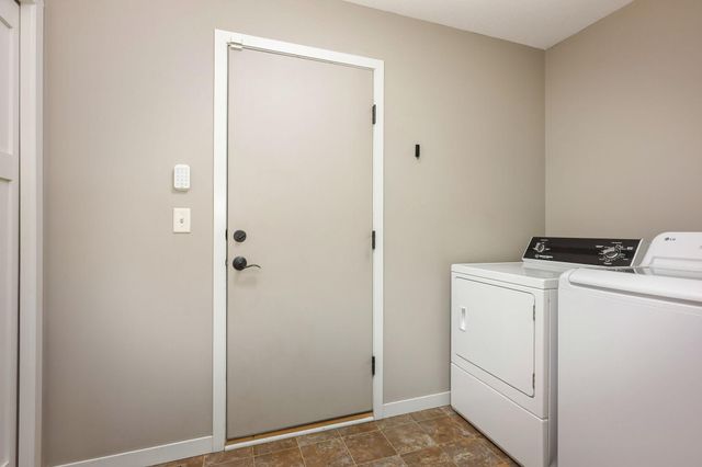 1003 Farrell Street S, Maplewood, MN 55119