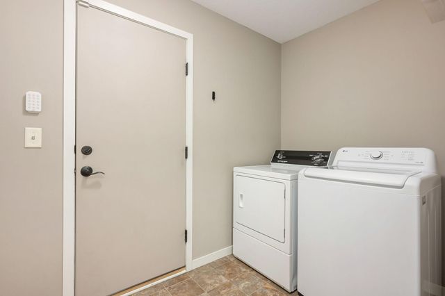 1003 Farrell Street S, Maplewood, MN 55119