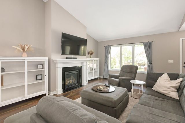 1003 Farrell Street S, Maplewood, MN 55119