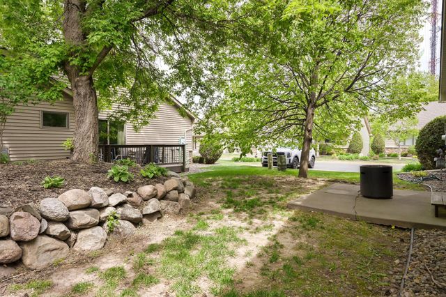 1003 Farrell Street S, Maplewood, MN 55119