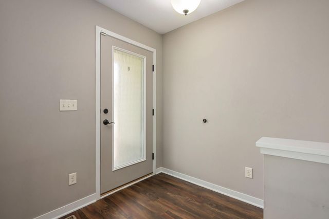 1003 Farrell Street S, Maplewood, MN 55119