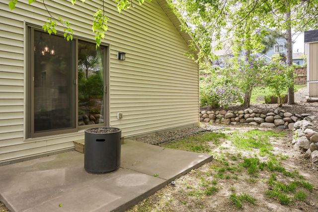 1003 Farrell Street S, Maplewood, MN 55119